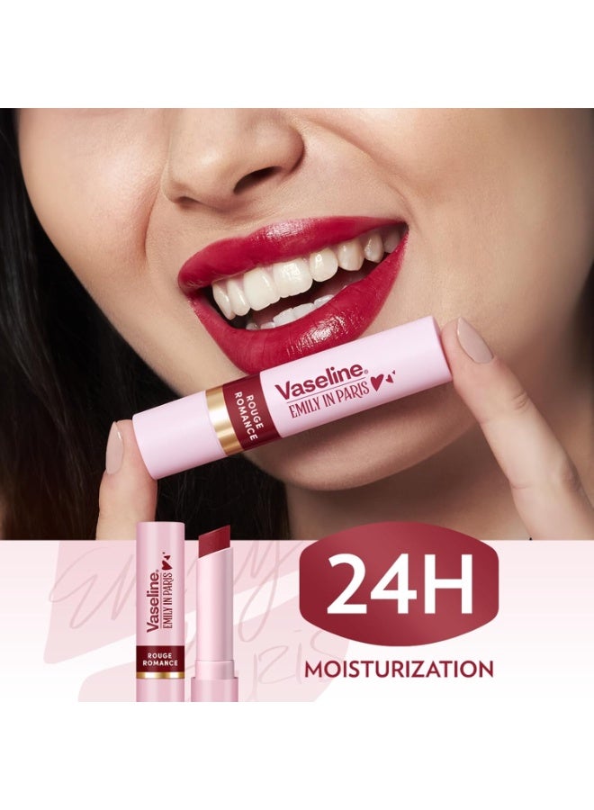 فازلين روج رومانس | إصدار محدود من إميلي في باريس | مرطب شفاه أحمر اللون، ترطيب يدوم 24 ساعة*، 3 غرام - Image 4